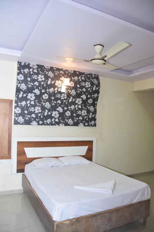 Hotel Riviera Residency Thane Exterior photo